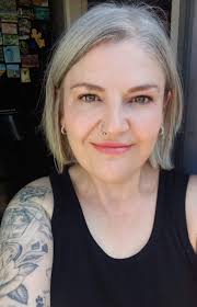 Soon 49 in i love my «new Grey» naturally grey and no hair color 👏🏻