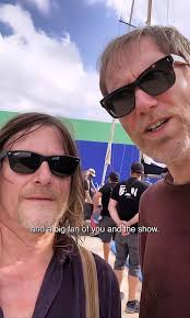 Bienvenido Stephen Merchant! #TWDFamily meet the newest addition to the  cast of #DarylDixon season 3.