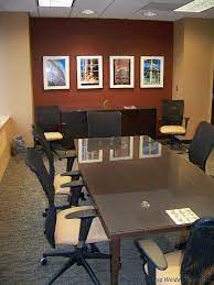 Modern conference room with white walls Pin Von Mario Bes Auf Law Office Burodekoration Layout Design Buroraumgestaltung