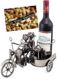 Hallo und herzlich willkommen zum großen vergleich. Brubaker Flaschenhalter Motorrad Paar Mit Beiwagen Und Hund Metall Skulptur Mit Geschenkkarte Weinflaschenhalter Dekoration Haus Garten Brubaker Online Shop Europe