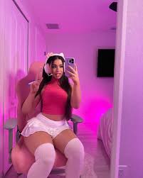 Zoeyiso - Free pics, galleries & more at Babepedia