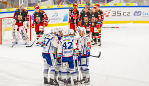 Jak se jmenuje hala kde hraje kometa. Hc Kometa Brno Hokejovy Rok 2020 Zahaji Kometa Na Lede Hradeckeho Mountfieldu