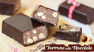 Potete infatti preparare la bavarese al torrone, quella alle albicocche e nocciole, oppure la bavarese ai frutti di bosco o al cioccolato bianco. Torrone Alle Nocciole Fatto In Casa Ricetta Facile Con Soli 4 Ingredienti Nougat With Hazelnuts Youtube