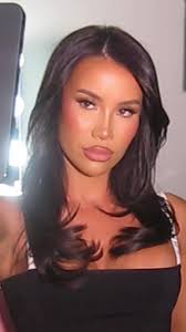 Glam Makeup Tutorial with Sam Rayner