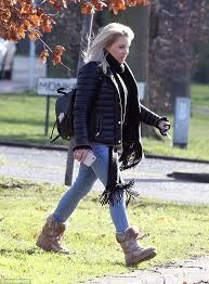 Rita simons was born on march 10, 1977 in essex, england as rita joanne simons. Rita Simons Opts For A Low Key Look In Skinny Jeans Daily Mail Online