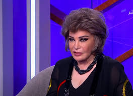 نفت النجمة القديرة صفية العمري ما تردد حول قيام الفنانة نجلاء فتحى بمنع الماكيير عنها أثناء تصوير فيلم في بداية مشوارها الفني. Fatgbuozi8os M