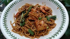 Dalam video kat bawah ni saya cuma letak ayam, sotong dan fishcake serta beberapa jenis sayur. Resepi Pilihan Mee Goreng Basah Kegemaran Ramai Iluminasi