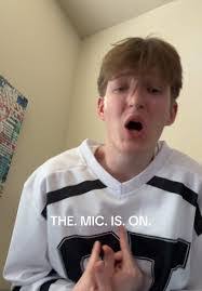 Shane Meek's Instagram, Twitter & Facebook