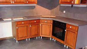 Ce plan de travail est caché derrière le comptoir d'une salle de réception. Comment Realiser Un Plan De Travail En Beton Cire A Quel Prix