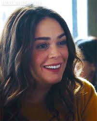 When major raphaëlle coste turns to the police criminal records department for one of her investigations, she has no idea that she is going to meet a young woman as brilliant as she is confusing, a living memory of criminal investigations. Astrid Et Raphaelle