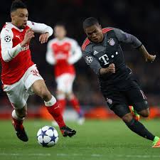 Kariyer sayfasında douglas costa de souza isimli futbolcunun sezon bazında takımının yer almış olduğu turnuvalardaki maç, gol, asist, sarı kart, kırmızı kart, oyuna girme, oyundan alınma. Getting To Know New Juventus Signee Douglas Costa With Bavarian Football Works Black White Read All Over