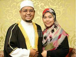 Selamat pagi, selamat untuk anak2 timnas indonesia u16 menjuarai aff cup 2018. Bab Jodoh Ini Pegangan Datuk Ustazah Norhafizah Musa Mengapa Suaminya Dikatakan Pilihan Istimewa Dari Allah Mingguan Wanita