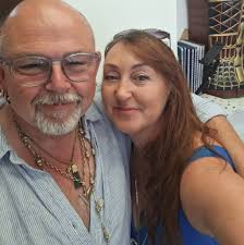 Does anyone have any of these circular creoles? Must be the circle ones  rather than the oval ones please. Thankyou