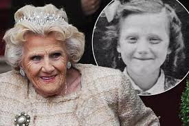 Elliott Wright pays tribute to 'angel' Nanny Pat and thanks fans for their  support