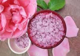 Recette Sel De Bain A La Rose Aroma Zone Sel De Bain Sels De Bain Maison Produits Pour Le Bain
