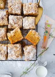 Für die streusel alle zutaten mit den händen verreiben bis krümel entstehen und die streusel bis zur weiterverarbeitung kühl stellen. Apfel Streuselkuchen Kasekuchen Zucker Zimt Und Liebe