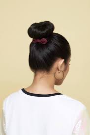 Gaya ikat rambut pendek perempuan. Cara Menata Rambut Pendek Praktis Dengan Gaya Cepol