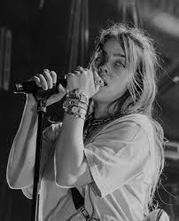 Billie Eilish Black And White Photoshoot Billie Eilish Em 2020 Preto E Branco Billie Eilish Billie