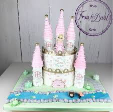 Die 2 kuchenhälfte kommt darauf und der gesamte untere kuchen wird mit der schokocreme bestrichen. Prinzessinnenschloss Torte Frau Fon Dant