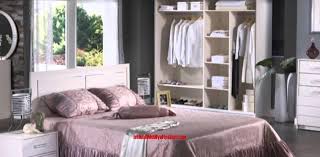 Bu yılın gözdesi soft renklerle tasarlanan lisbon salon takımı, kapitone dokuması ve farklı düğme uygulamalarıyla öne çıkıyor. Bellona Nova Yatak Odasi Takimi