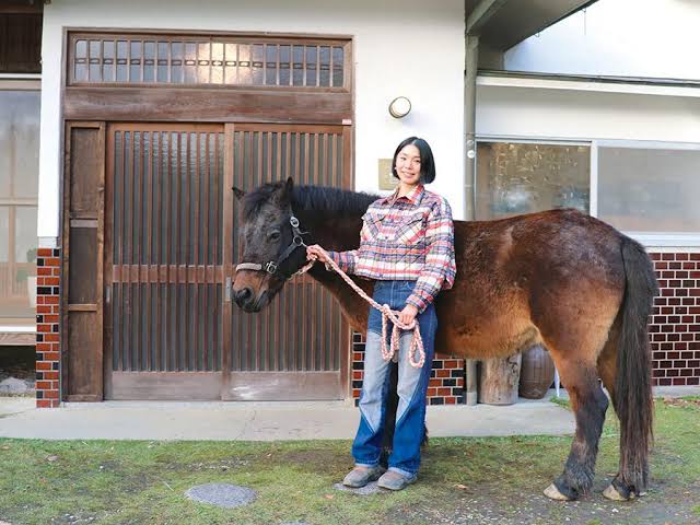 桜井市〉里山で実践する、人と馬の親密な暮らし／株式会社 miru. 西岡秀華さん | 奈良の地域情報誌「yomiっこ」「Narakko!」