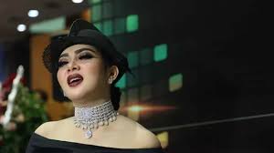 Buktikan syahrini begini, ada apa?? Tak Lagi Cetar Membahana Kini Syahrini Memakai Cadar News Entertainment Fimela Com