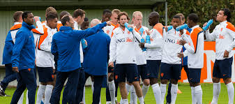 Voetbalprimeur zet de elf spelers die destijds in de basis speelden bij. Voorselectie Wk 2014 Bekend Mee Met Oranje