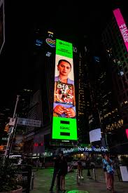 Fifteen songs to remind women that they are beautiful, perfect, fierce and strong is what brings denise rosenthal's new album to life. Denise Rosenthal Aparece En Las Pantallas De Times Square Disonantes Cl