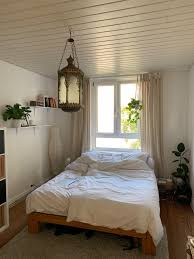 Schmales Helles Schlafzimmer Zimmer Schlafzimmer Deko Rauminspiration