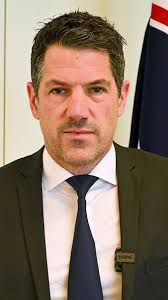 Chris Batty (@crizaans)