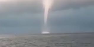 Video Viral Angin Puting Beliung Di Laut Bali Ini Penjelasan Bmkg Halaman All Kompas Com