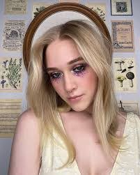 Samantha Crandall's Instagram, Twitter & Facebook