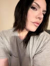 Jade Holmes's Instagram, Twitter & Facebook