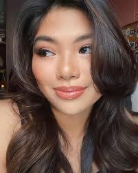 Andrea Blas's Instagram, Twitter & Facebook