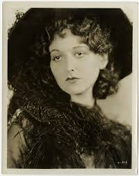 Olive Palmer's Instagram, Twitter & Facebook