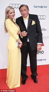 Complete wiki biography of richard lugner, which contains net worth and salary earnings in 2021. Billionaire Richard Lugne Divorces 26 Year Old Playboy Bunny Wife After 2 Year Marriage Daily Mail Online