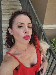 Ania Diaz's Instagram, Twitter & Facebook