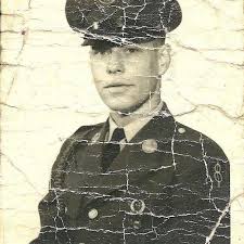 Can someone edit this photo to change the background?