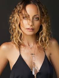 Even though she hadn't been at all close to her birth parents (especially her father. Nicole Richie Facebook