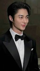 Happy new year 2025 to all Byeon woo seok fans and friends 🍀🍾🥂🎉🎉