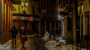 Madrid, toque de queda ya hoy a las 23 h (pero podría cambiar de 1 hora). El Toque De Queda En Madrid Se Adelanta A Las 22 00 Horas