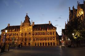 Das diamantenviertel von antwerpen ist auch wenn sie aus dem ausland kommen einfach zu erreichen, da es genau neben dem hauptbahnhof von antwerpen liegt. Bietet Antwerpen Mehr Als Mode Und Diamanten