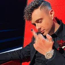 Vor 2 tagen · популярный исполнитель егор крид сообщил о том, что получил вид на жительство в арабских эмиратах. Egor Krid Vozmutil Poklonnikov Neprilichnym Zhestom Na Semkah Golos Deti Muzyka Kultura Lenta Ru