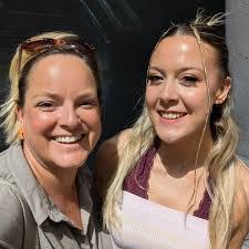 Elaine Lindley's Instagram, Twitter & Facebook