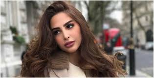 قبل إجراء عملية التجميل يجب تشخيص الحالة أولاً حيث أن هناك عدة عمليات لتجميل الأنف منها ويراجع المريض بعد اسبوع من العملية ومن ثم اسبوعين بعد ذلك.تجري عملية تجميل الانف بعد السنة السابعه عشر من العمر عند الرجال او السادسة عشر عند النساء، هناك حالات تجرى. ÙÙˆØ² Ø§Ù„ÙÙ‡Ø¯ ØªØªØ­Ø¯Ù‰ ÙƒÙˆØ±ÙˆÙ†Ø§ ÙˆØªØªØ²ÙˆØ¬ ÙÙŠ Ø¸Ø±ÙˆÙ Ø§Ø³ØªØ«Ù†Ø§Ø¦ÙŠØ© ØµØ­ÙŠÙØ© Ø§Ù„Ù…ÙˆØ§Ø·Ù† Ø§Ù„Ø¥Ù„ÙƒØªØ±ÙˆÙ†ÙŠØ©