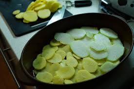 Die kartoffeln gründlich unter kaltem wasser abbürsten und in salzwasser in ca. Kohlrabi Kartoffel Auflauf Mit Steak Oder Vegan Moglich