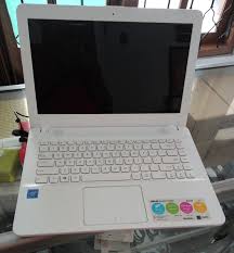 Kali ini kliklaptop membahas laptop asus laptop asus x441s termasuk laptop dengan tipe yang cukup baru, sudah dilengkapi port sambungan yang lengkap seperti port hdmi, port usb 3.0. Jual Laptop Asus X441na Putih Mulus Second Fulset Banyuwangilaptop Com Jual Beli Laptop Bekas Kamera Bekas Service Dan Sparepart Banyuwangi