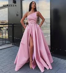 Vestito elegante e moderno adatto per eventi speciali e per renderti indimanticabile. Acquista Rosa Dei Vestiti Da Sera In Raso 2020 Il Nuovo Disegno Lungo Senza Bretelle Abiti Convenzionali Semplice Da Partito Delle Donne Vestito Elegante Fessura Del Lato A 103 93 Dal Sunzeusdress