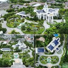 1 391 Curtidas 6 Comentarios Homes Of The Rich Homesoftherich No Instagram Mega Mansion In Thailand Thai Luxury House Designs Mansions Mega Mansions