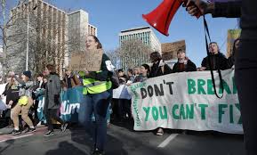 Les slogans sont toujours les mêmes: La 6 Manifestation Des Jeunes Pour Le Climat Reunit 11 000 Personnes Bx1